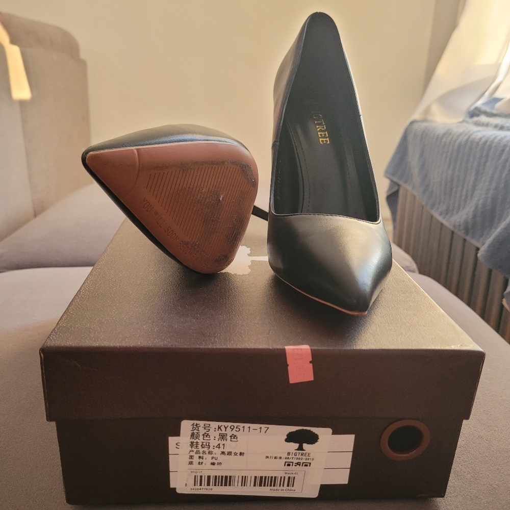 Heels - Picture 3 of 7